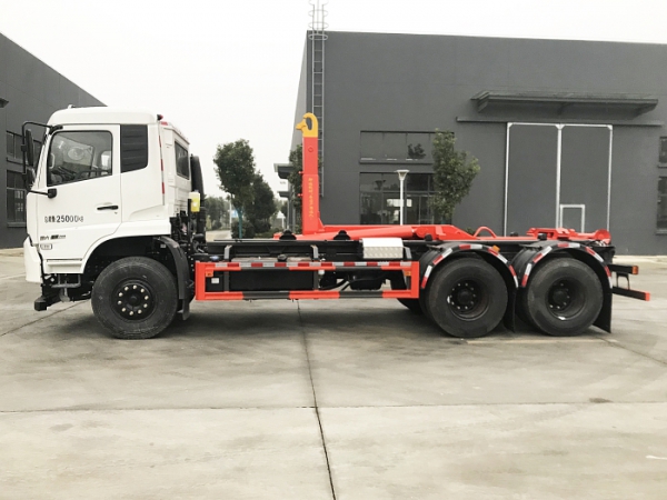 東風后八輪25噸車廂可卸式垃圾車