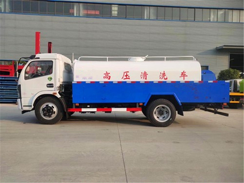 國(guó)六東風(fēng)8方清洗車(chē)